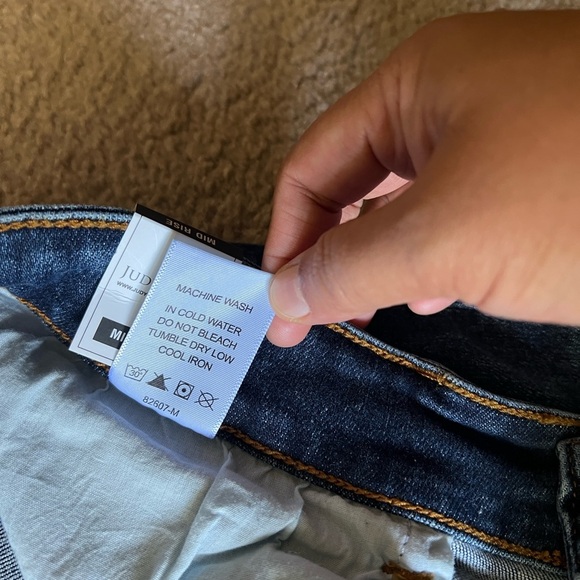 NWT Judy Blue Mid Rise Destroy Slim Fit In Dark Blue Wash Size 25/16W/20W - Picture 6 of 10